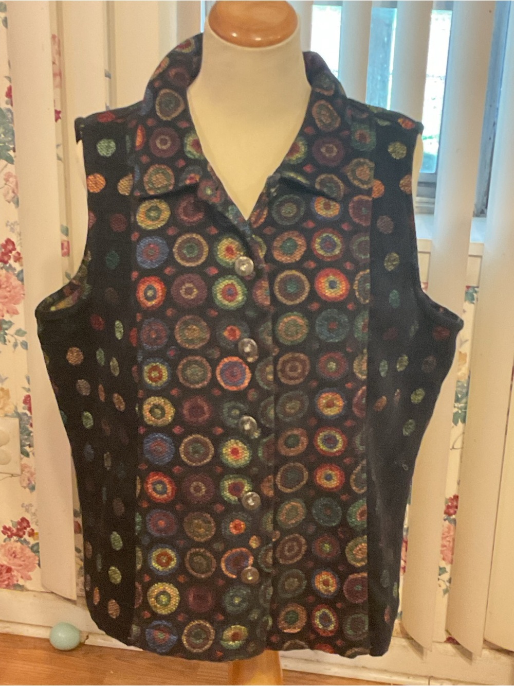 CHRISTOPHER BANKS XL.Women’s Multicolor Circular Pattern Button-Front Vest